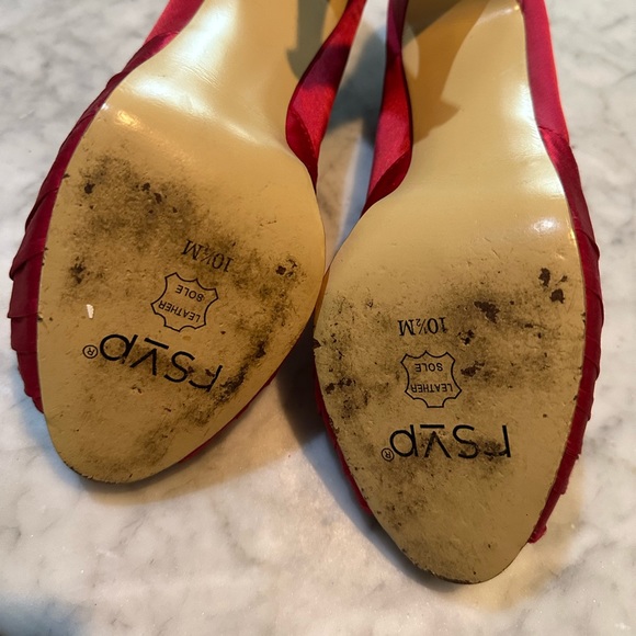 Red Satin peep-toe Heels - Size 10.5- - Picture 4 of 4